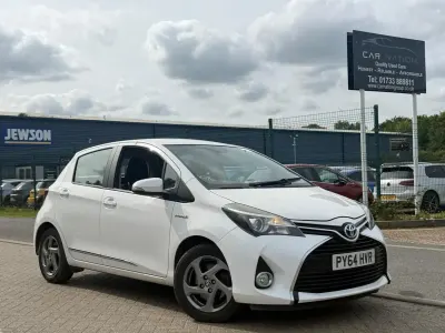 Used Toyota Yaris Hybrid 2015 White Hatchback