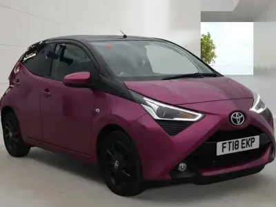 Usado Toyota Aygo X-cite 72 HP (52 kW) 2018 Roxo Citadino
