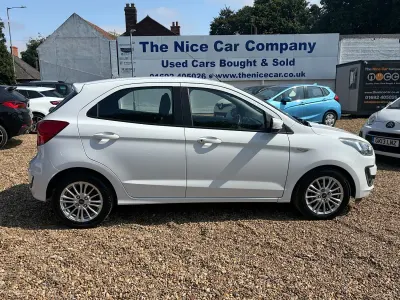 Used Ford Ka Plus Zetec 85 HP (62 kW) 2018 White Hatchback