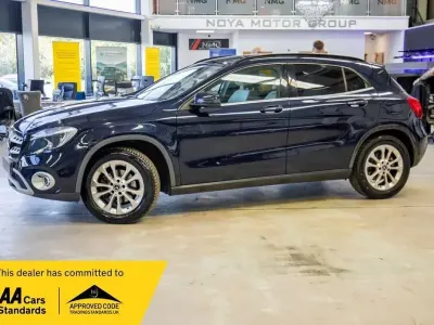 Usado Mercedes GLA200 Executive 156 HP (114 kW) 2017 Azul SUV
