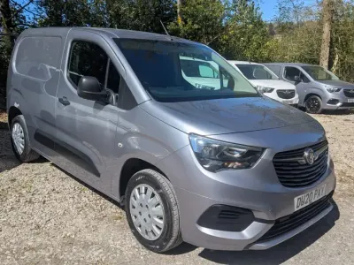 Usado Vauxhall Combo Sportive 100 CV (73 kW) 2020 Gris Monovolumen