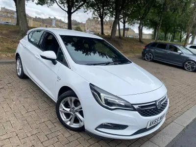 Used Vauxhall Astra SRi 2015 White Hatchback