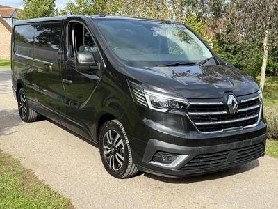 Black Used 2022 Renault Trafic MPV | £19,600 (Fair price)