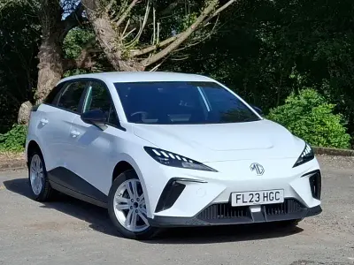 Used MG MG4 EV SE 125 kW (170 HP) 2023 White Hatchback