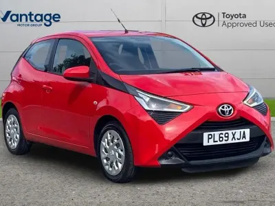 Used Toyota Aygo X-play 72 HP (52 kW) 2019 Red Hatchback