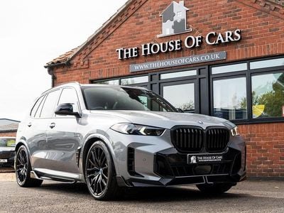 Begagnad BMW X5 M Sport 2024 Grå SUV