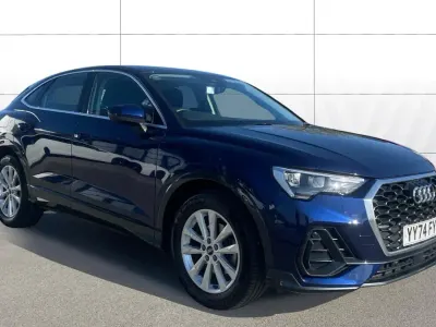 Używany Audi Q3 Sport 150 KM (110 kW) 2024 Niebieski SUV