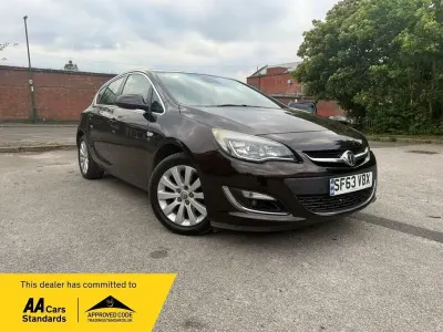 Usado Vauxhall Astra Elite 165 CV (121 kW) 2013 Marrón Utilitario