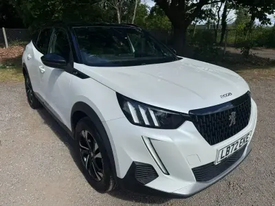 Käytetty Peugeot 2008 GT 130 HP (95 kW) 2022 Valkoinen Katumaasturi