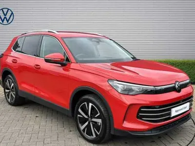 Begagnad VW Tiguan Elegance 204 HK (150 kW) 2025 Röd SUV