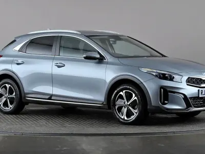 Usado Kia XCeed 139 HP (102 kW) 2022 Prateado SUV