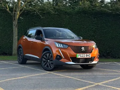 Używany Peugeot 2008 Premium 100 kW (136 KM) 2022 Pomarańczowy SUV