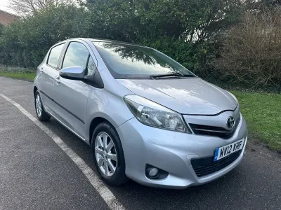 Used Toyota Yaris Multidrive S 99 HP (72 kW) 2012 Silver Hatchback