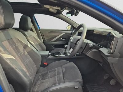 Blue Used 2024 Vauxhall Astra Ultimate Hatchback | £19,495 (Fair price)