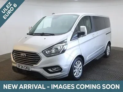 Usado Ford Tourneo 2024 Prateado Monovolume