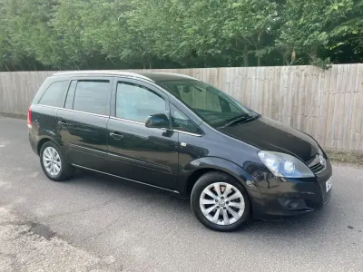 Second-hand Vauxhall Zafira Design Edition 110 CP (80 kW) 2014 Negru Monovolum