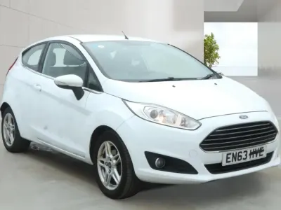 Usado Ford Fiesta Zetec 82 HP (60 kW) 2014 Branco Citadino