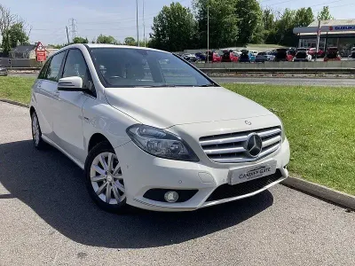 Usado Mercedes B180 SE 109 HP (80 kW) 2012 Branco Monovolume