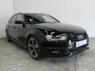 Usado Audi A4 Black Edition 143 CV (105 kW) 2013 Negro Familiar
