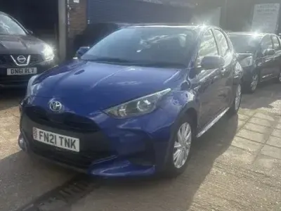 Używany Toyota Yaris Hybrid 116 KM (85 kW) 2021 Niebieski Hatchback