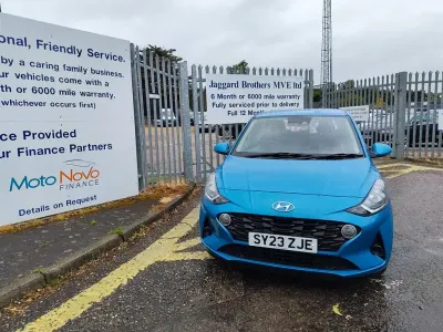 Used Hyundai i10 SE 67 HP (49 kW) 2023 Turquoise Hatchback