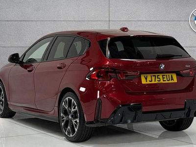Begagnad BMW 120 M Sport 2025 Röd Halvkombi