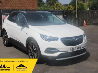 Used Vauxhall Grandland X Sport 130 HP (95 kW) 2018 White SUV