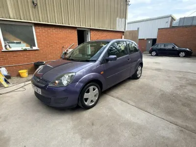 Usado Ford Fiesta Style 75 HP (55 kW) 2007 Roxo Citadino