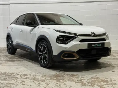 Begagnad Citroën e-C4 100 kW (136 HK) 2022 Vit Halvkombi