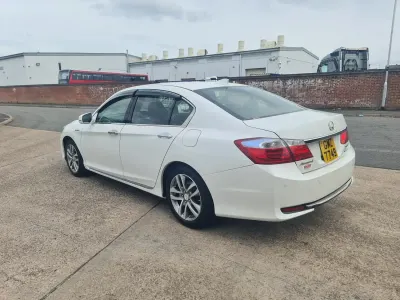 Used Honda Accord Hybrid 214 HP (157 kW) 2013 White Sedan