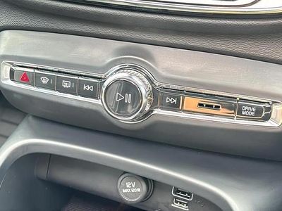 Used Volvo XC40 R-Design 163 HP (119 kW) 2021 White SUV