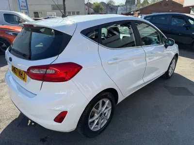 Usado Ford Fiesta Zetec 85 HP (62 kW) 2017 Branco Citadino