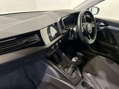 Used Audi A1 Design 94 HP (69 kW) 2023 White SUV