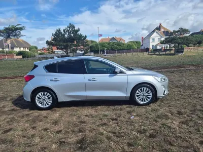 Used Ford Focus Titanium 2018 Moondust silver metallic Hatchback