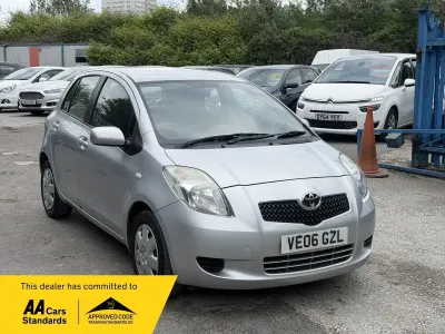 Usado Toyota Yaris T3 85 HP (62 kW) 2006 Prateado Citadino