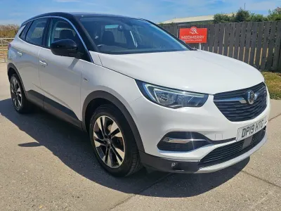 Used Vauxhall Grandland X Sport 130 HP (95 kW) 2019 White SUV
