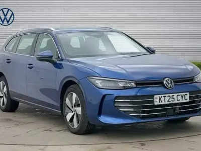 Used VW Passat Life 204 HP (150 kW) 2025 Blue Estate