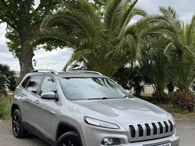 Begagnad Jeep Cherokee Limited 170 HK (125 kW) 2015 Grå SUV