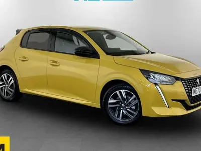 Second-hand Peugeot 208 Allure+ 102 CP (75 kW) 2023 Galben Hatchback