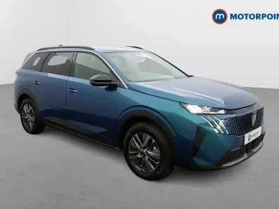 Usado Peugeot 5008 Allure 145 HP (106 kW) 2025 Azul SUV