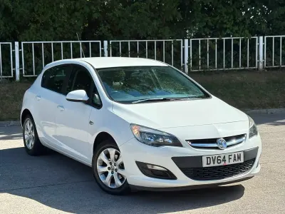 Used Vauxhall Astra Design Edition 2014 White Hatchback