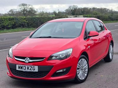 Second-hand Vauxhall Astra 2013 Roșu Hatchback