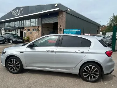 Used Fiat Tipo Lounge 95 HP (69 kW) 2017 Silver Hatchback