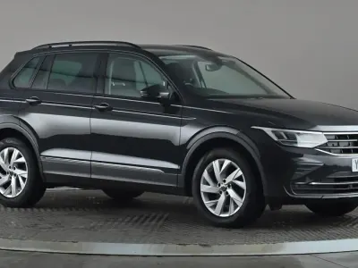 Usado VW Tiguan Life 130 CV (95 kW) 2022 Gris SUV