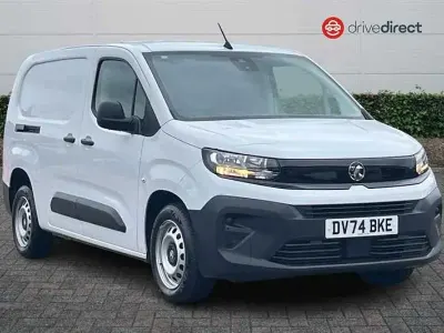Second-hand Vauxhall Combo S 100 CP (73 kW) 2024 Alb Monovolum