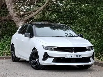 New Vauxhall Astra 130 HP (95 kW) 2026 Brilliant paint  arctic white Hatchback