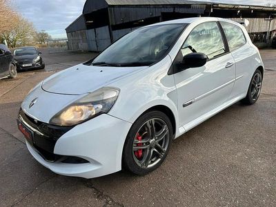 Used Renault Clio II 200 HP (147 kW) 2011 White Hatchback