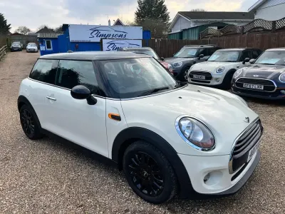 Używany Mini Cooper Hatch 136 KM (100 kW) 2017 Biały Hatchback