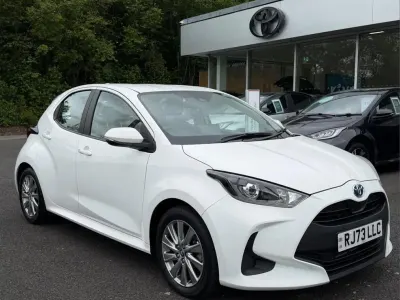 Used Toyota Yaris Hybrid 113 HP (83 kW) 2023 White Hatchback