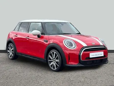 Usado Mini Cooper Classic 134 HP (98 kW) 2022 Vermelho Citadino